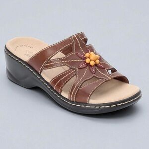 NEW Clarks Lexi Myrtle Brown Leather Beaded Slide Slip On  Comfort Sandals 6.5W